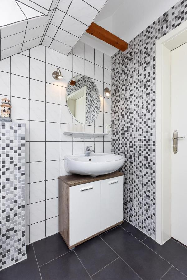 Ferienwohnungen Im Haus Friesische Weite Schillig Exteriör bild