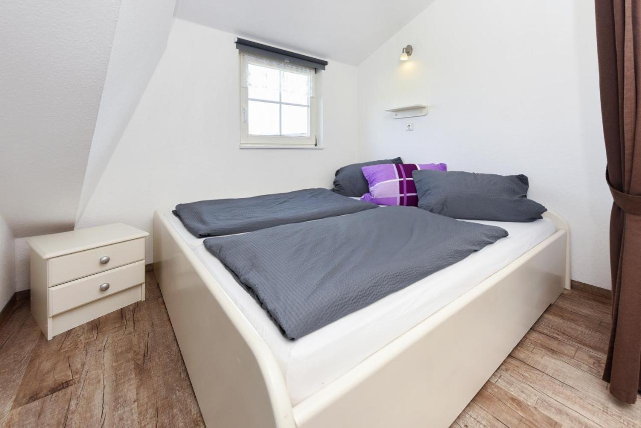 Ferienwohnungen Im Haus Friesische Weite Schillig Exteriör bild